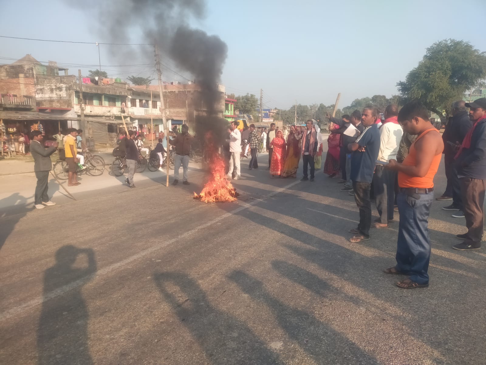 सप्तरीको भारदहमा मधेशी युवाहरु द्वारा एक घण्टा सडक जाम