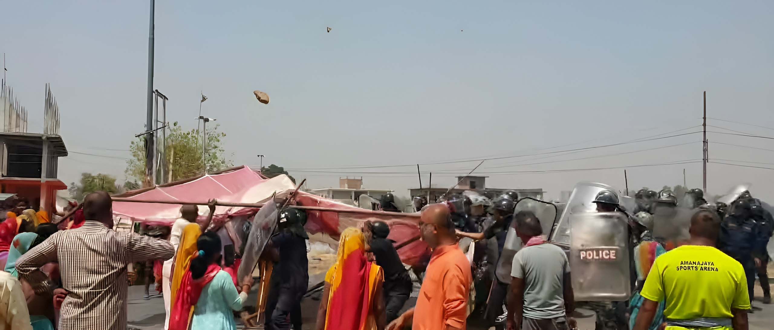 जनकपुर हत्याकाण्डः प्रहरी र स्थानीयबीच झडप, दर्जनौं घाइते