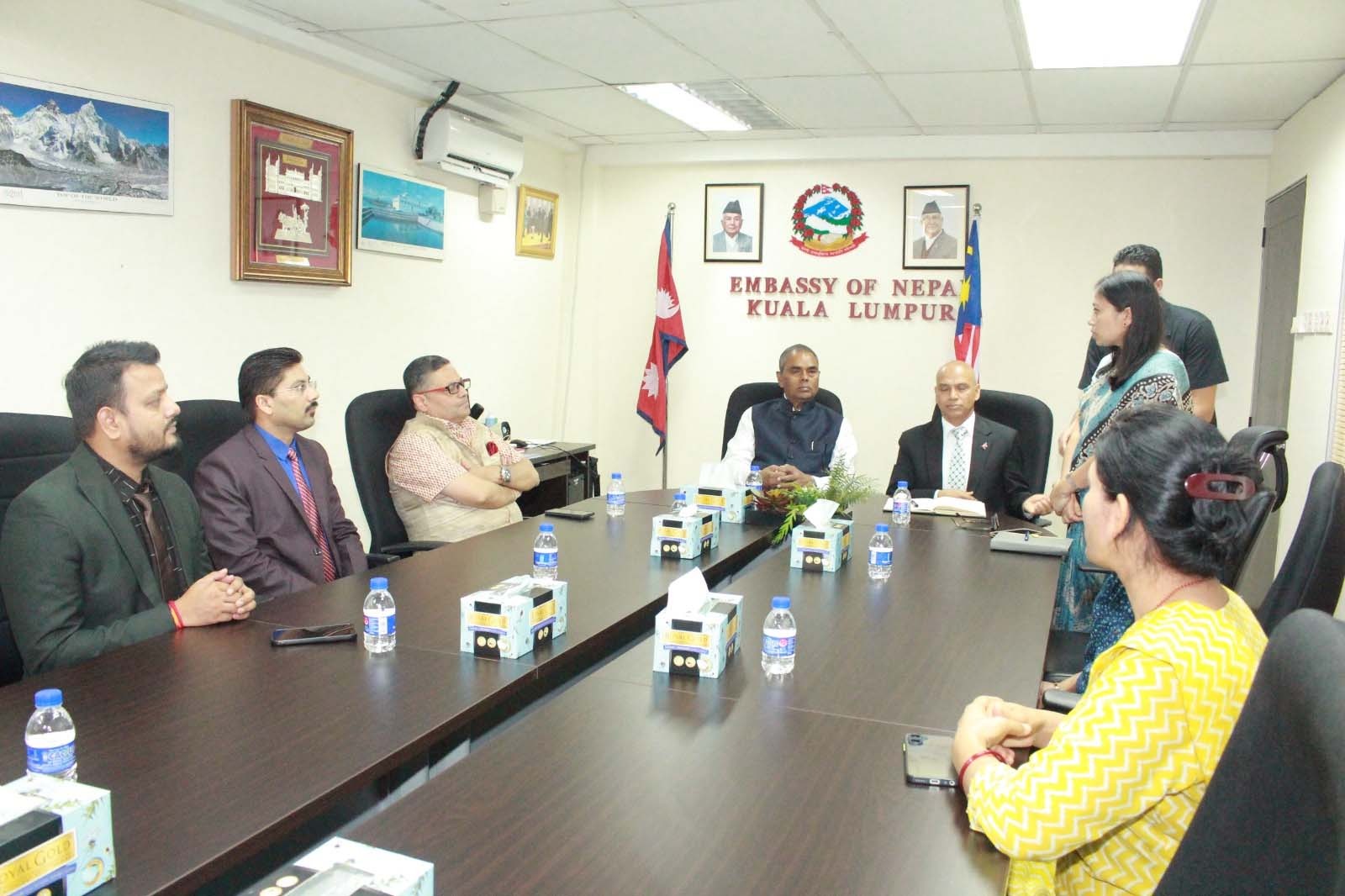 नेपाली श्रमिकको सुरक्षाबारे उपेन्द्र यादव र राजदूत तिमल्सेनाबीच मलेसियामा छलफल