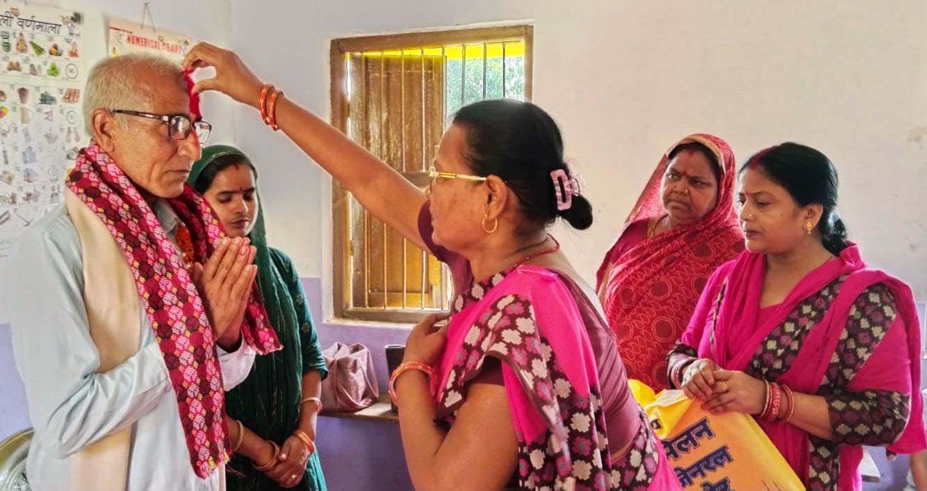 ४१ वर्ष सेवा गरेका शिक्षक हरिनारायण यादवलाई राजविराजमा विदाई