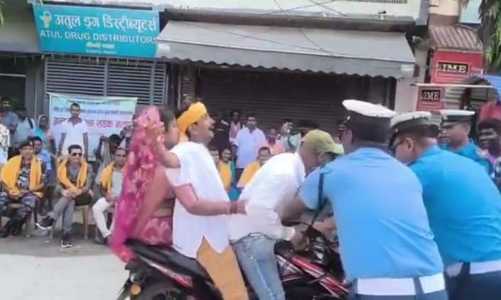 सडक दुर्घटनाविरुद्ध सचेतना फैलाउन राजविराजमा ट्राफिक नाटक मञ्चन