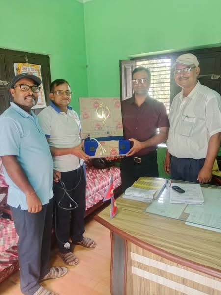 सेवाग्राहीका लागि मोबाइल चार्जिङ स्टेशन हस्तान्तरण