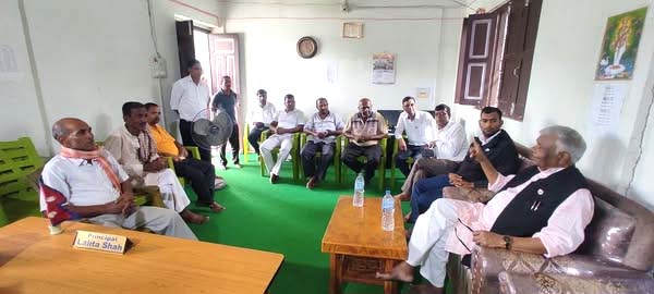 महिला बालबालिका तथा जेष्ठ नागरिक मन्त्री नवल किशोर साहद्वारा महावीर मा.वि. भवन निर्माणको अवलोकन