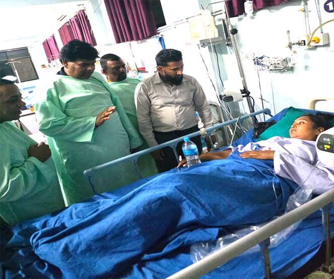 मधेश प्रदेशको मन्त्री सिंहले विरामिहरुका समस्या बुझन अस्पतालमा 