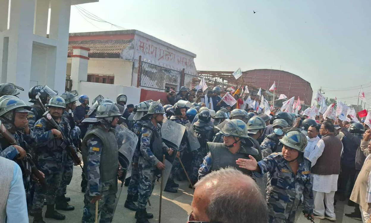 जनकपुरमा सात दलीय मोर्चाको आक्रोशपूर्ण प्रदर्शन