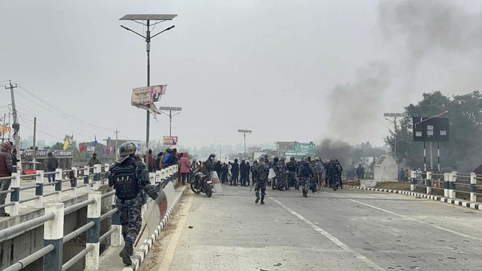 धनुषामा ऐलानी जग्गा विवाद उग्र, सतलोक आश्रम–स्थानीय झडपमा एक दर्जन घाइते