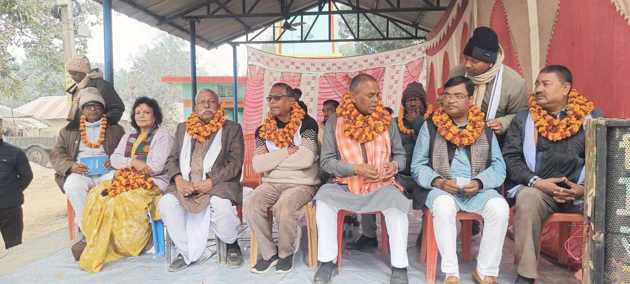 डाक्नेश्वरीमा उपेन्द्र यादवको चुनावी दौड तीव्र, जनताले विकास अभावको गुनासो गरे