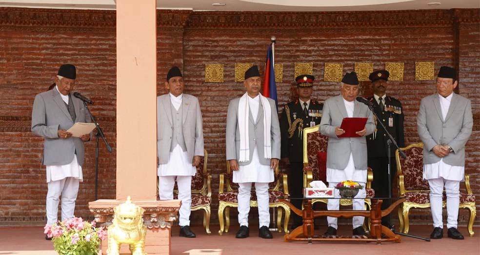 ज्येष्ठ सदस्य केसीद्वारा शपथ, अब सांसदहरूलाई शपथ गराउने