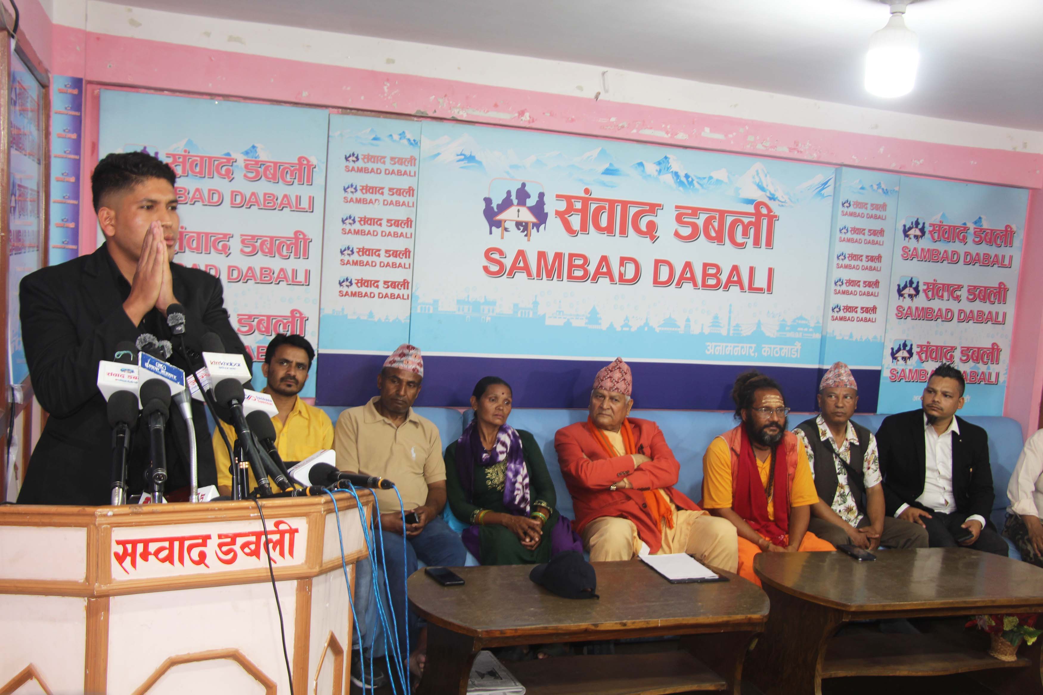 धार्मिक आस्थामाथि चोट पुगेको भन्दै जनक परियारद्वारा क्षमायाचना