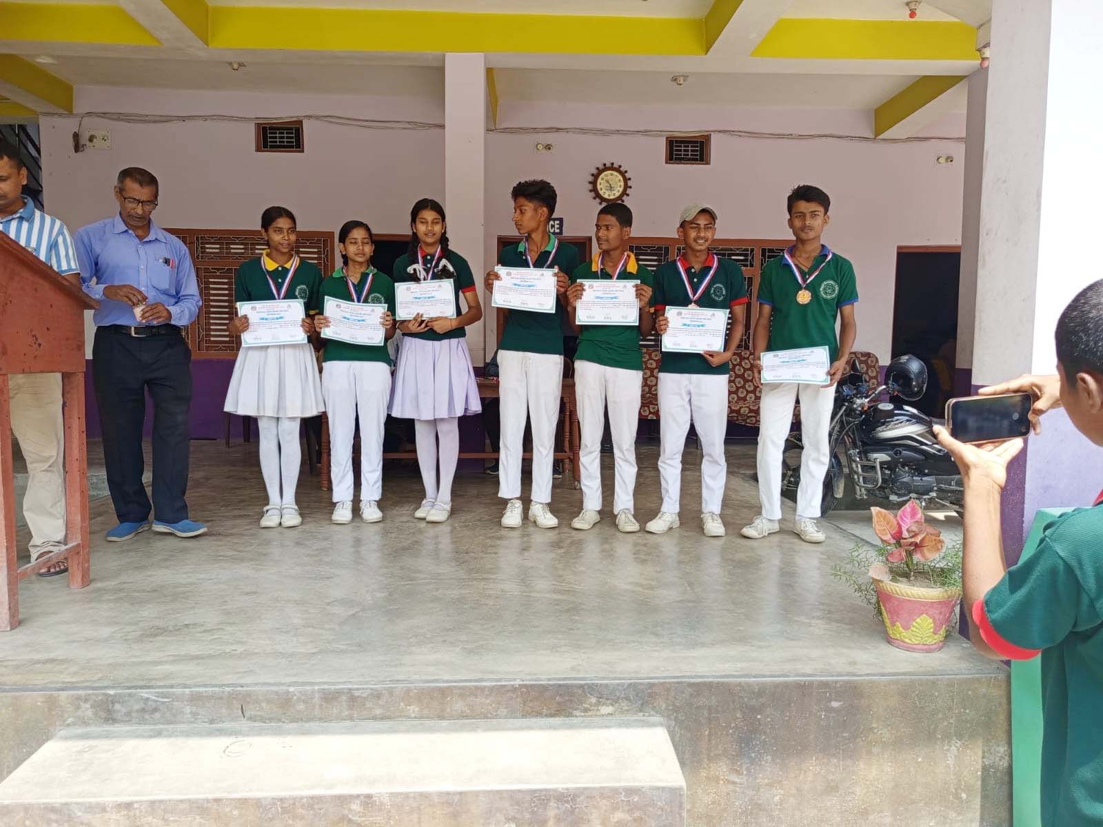 रोयल सेकेन्डरी स्कूलमा गणतन्त्र दिवसको अवसरमा वक्तृत्वकला तथा सांस्कृतिक कार्यक्रम